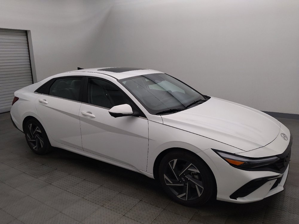 Used 2024 Hyundai Elantra Limited image 11