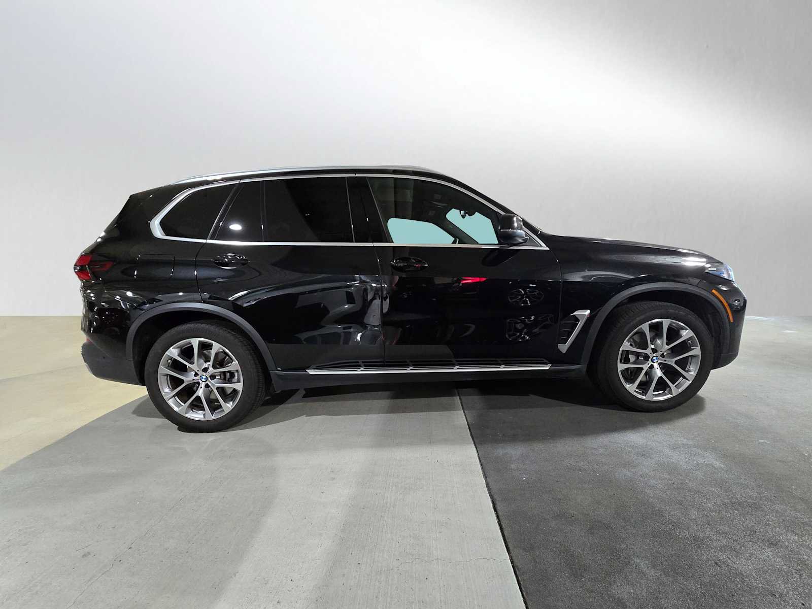 Used 2026 BMW X5 xDrive40i w/ Climate Comfort Package AWD/4WD image 2
