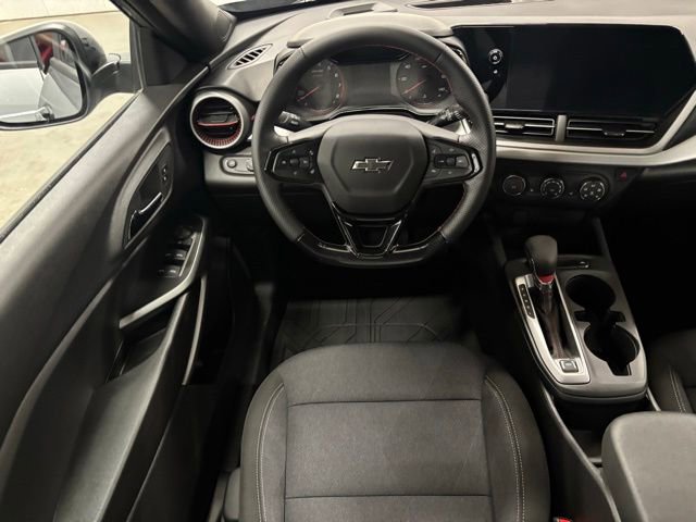 Used 2026 Chevrolet Trax RS FWD image 12