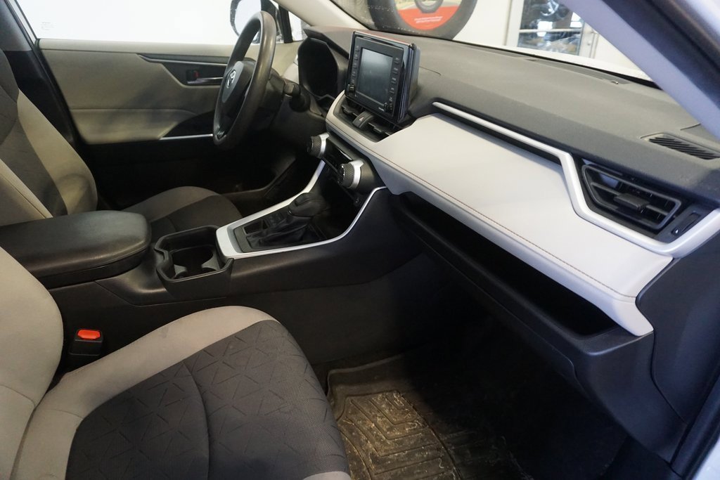 Used 2020 Toyota RAV4 XLE image 21