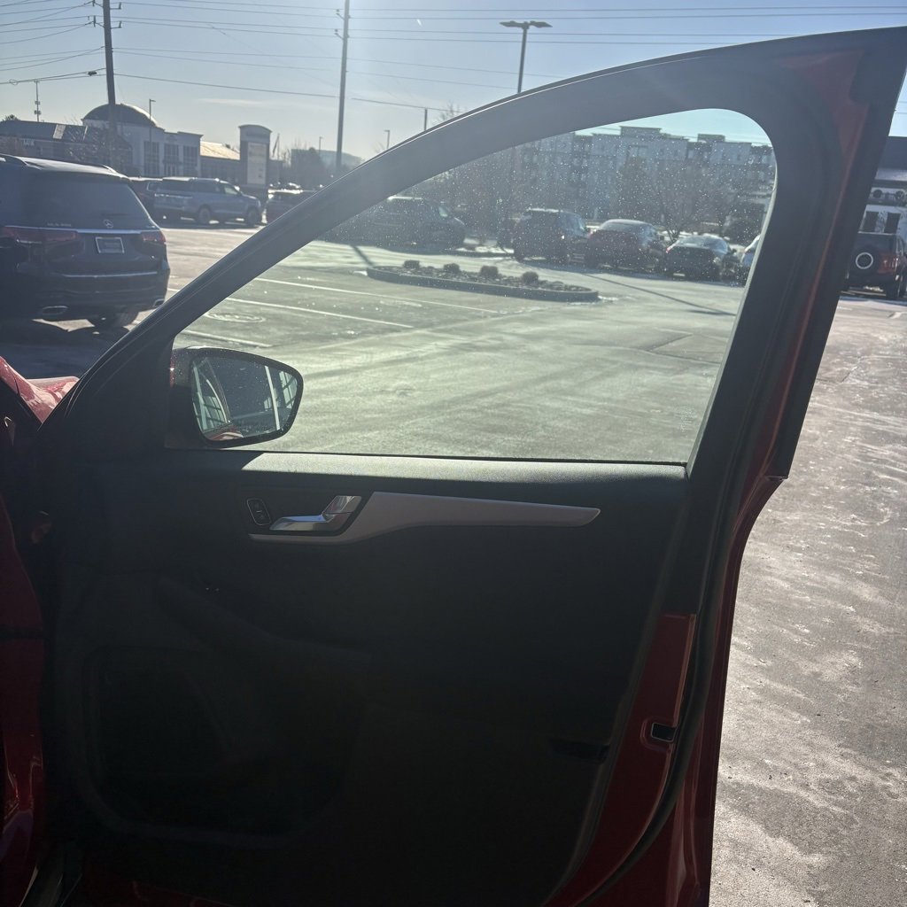 Used 2020 Ford Escape SE image 25