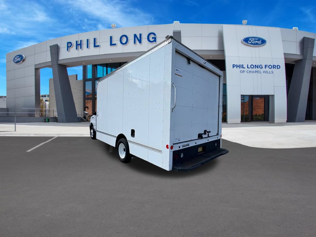 Used 2023 Ford E-450 and Econoline 450 Super Duty w/ Driver's Safety Package RWD image 3