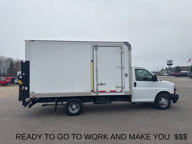 Used 2018 Chevrolet Express 3500 w/ Driver Convenience Package image 9