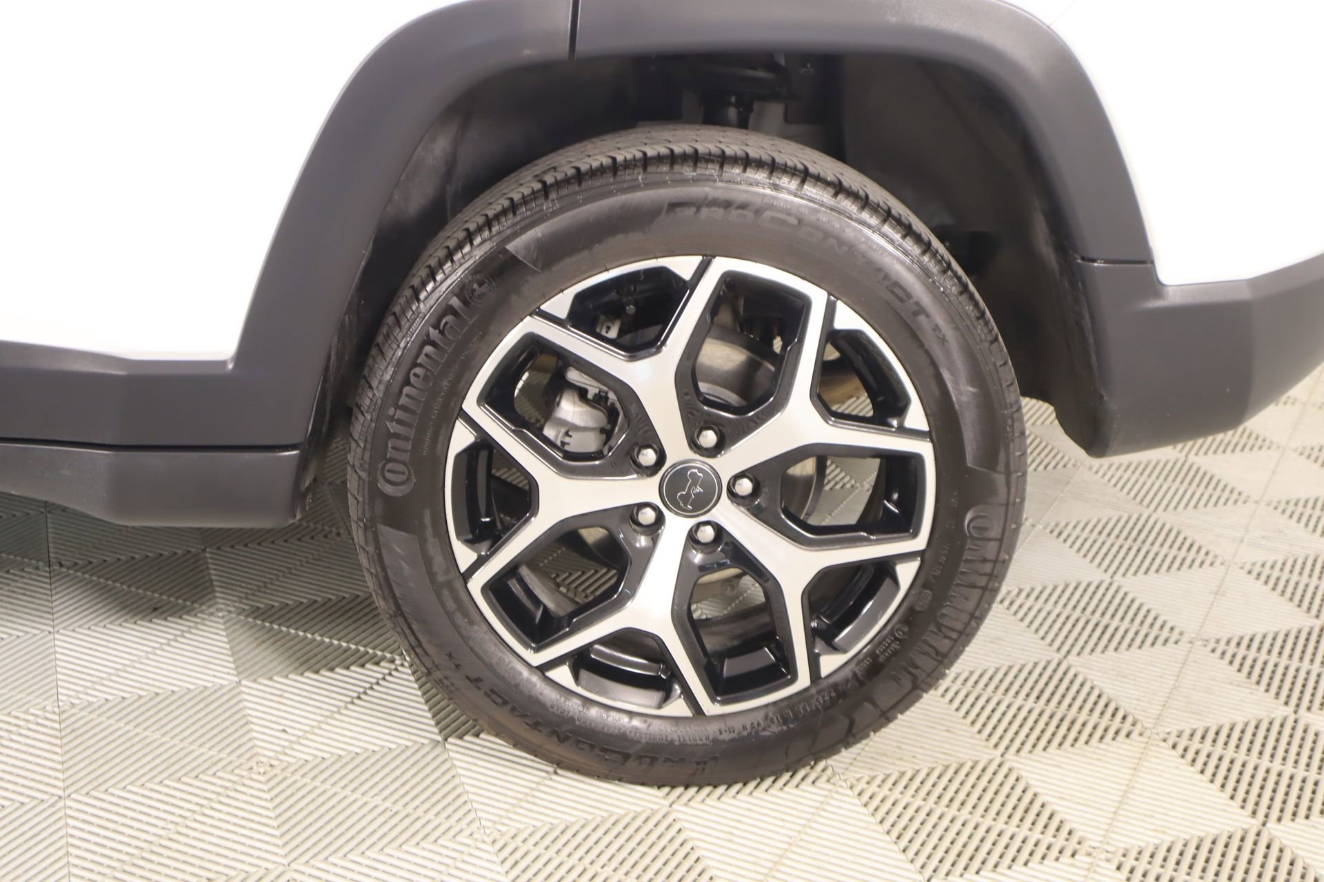 Used 2025 Jeep Compass Limited image 18