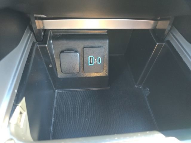 Used 2020 Ford Explorer XLT w/ Equipment Group 202A image 19