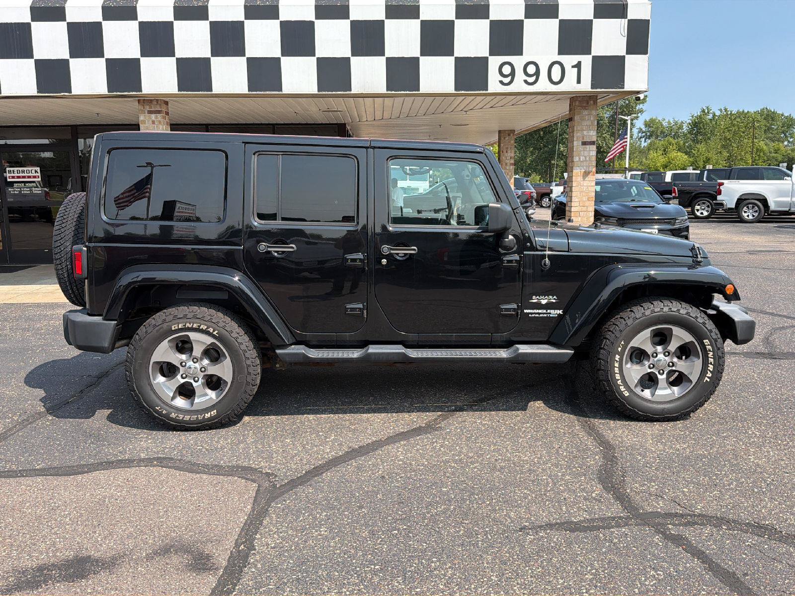 Used 2018 Jeep Wrangler Unlimited Sahara w/ Connectivity Group AWD/4WD image 8