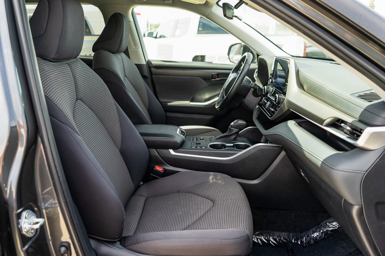 Certified 2025 Toyota Highlander LE AWD/4WD image 16