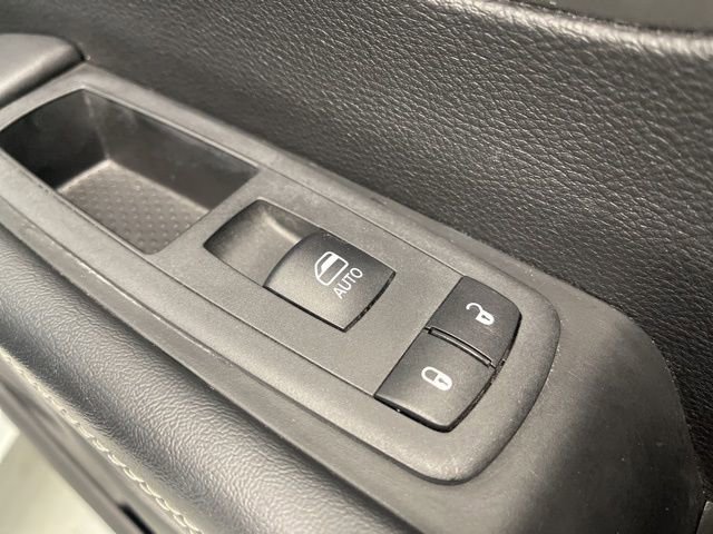 Used 2025 Chrysler Pacifica Select image 31