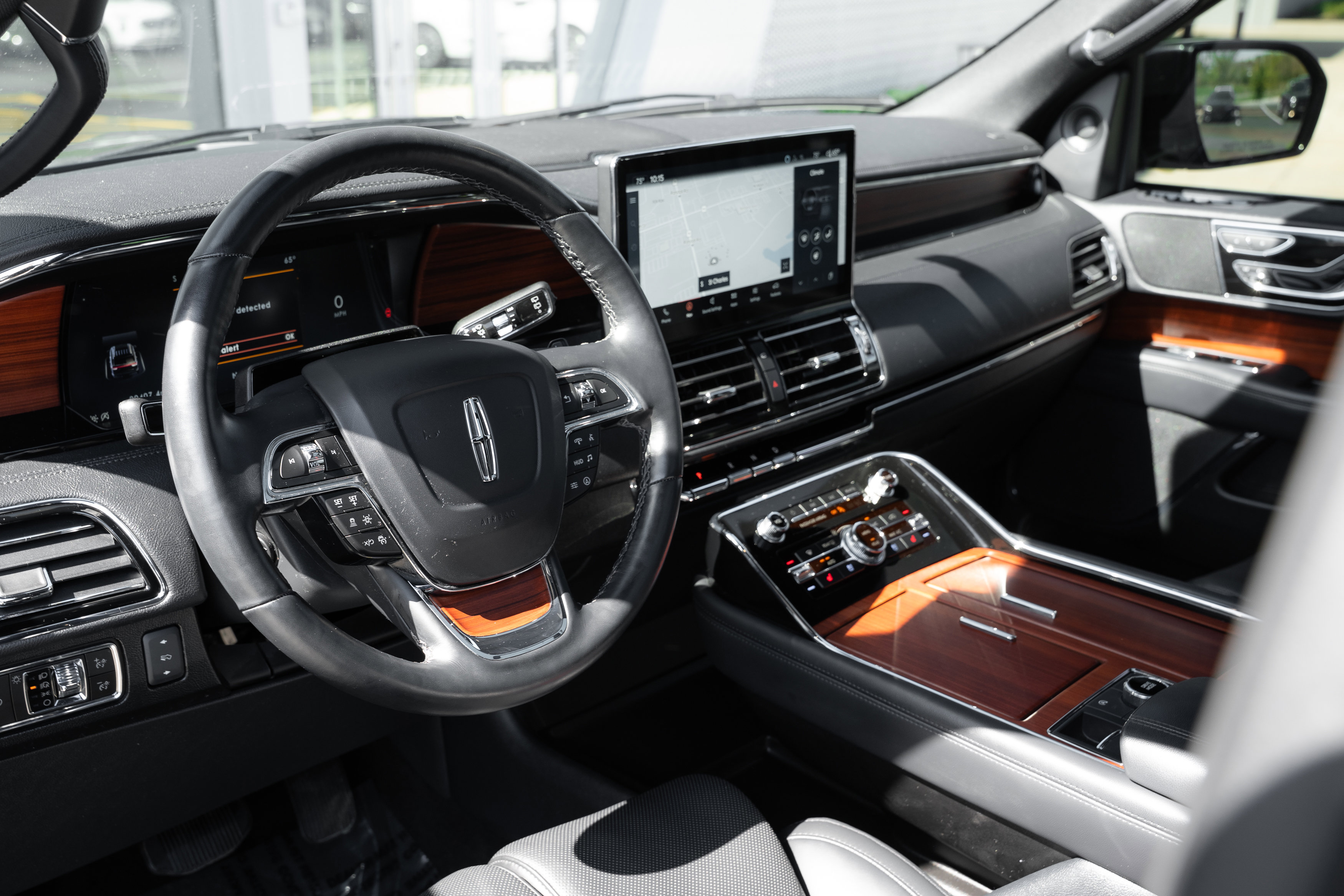 Used 2024 Lincoln Navigator Reserve w/ Monochromatic Package AWD/4WD image 10
