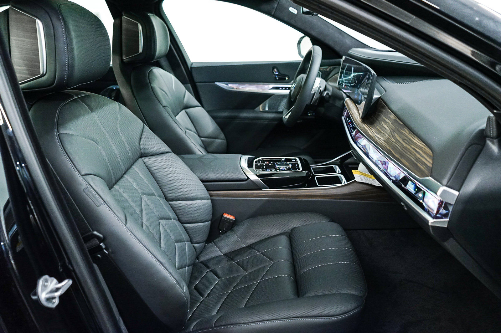 New 2026 BMW 760i xDrive w/ Executive Package AWD/4WD image 16