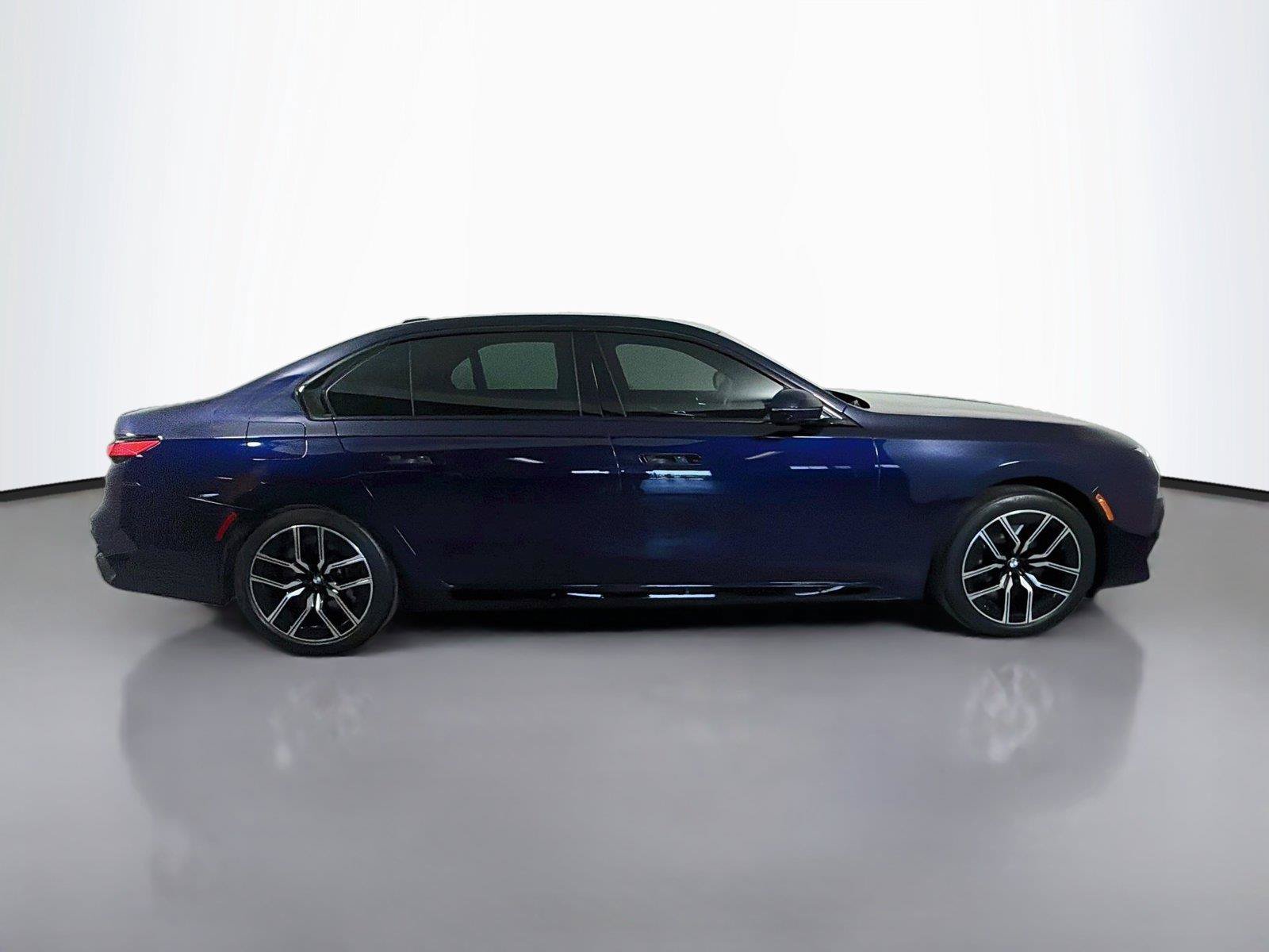 Used 2024 BMW 760i xDrive w/ Executive Package AWD/4WD image 4