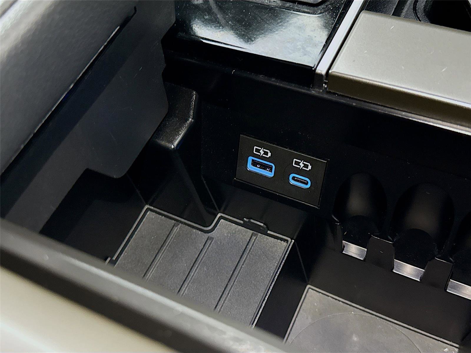 Used 2024 Toyota Sequoia SR5 w/ SR5 Premium Package image 17