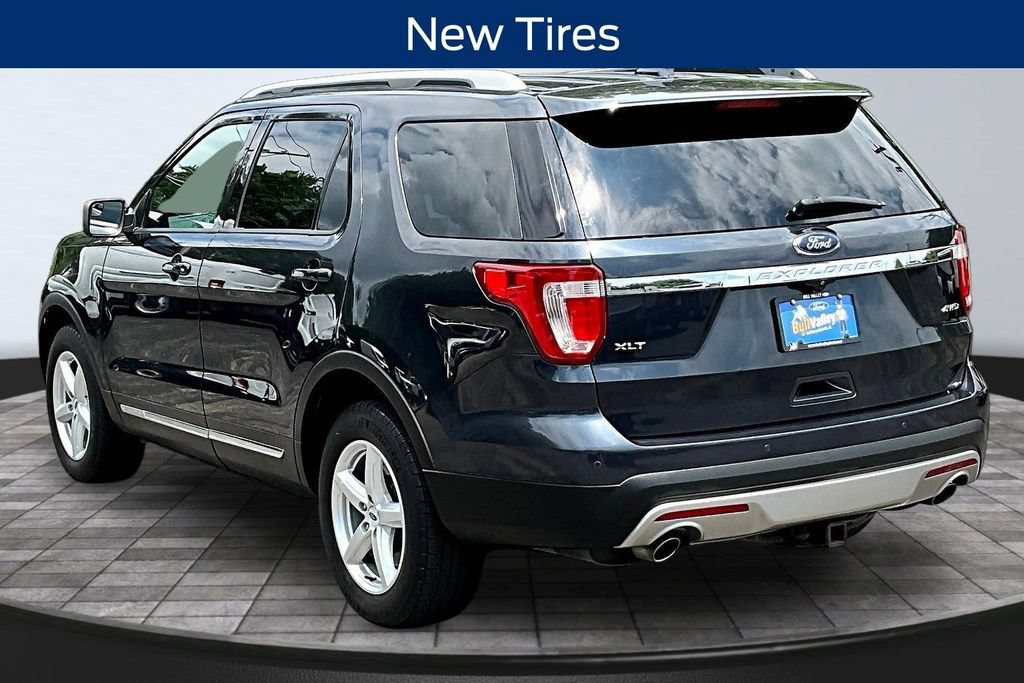 Used 2017 Ford Explorer XLT AWD/4WD image 4