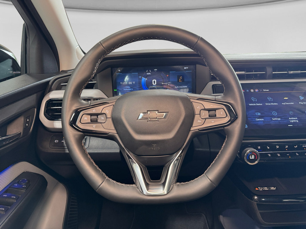 Used 2027 Chevrolet Bolt RS w/ Technology Package FWD image 8