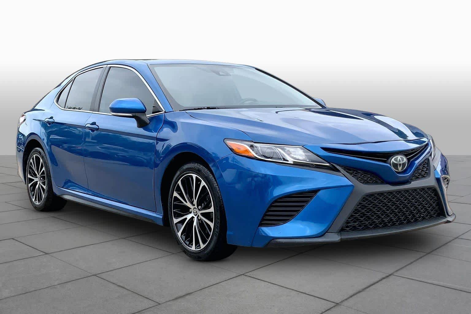 Used 2020 Toyota Camry SE w/ Convenience Package image 3