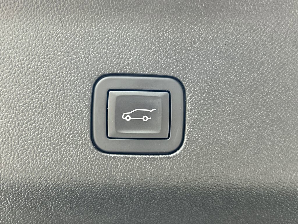 Certified 2024 Cadillac Escalade Premium Luxury image 11