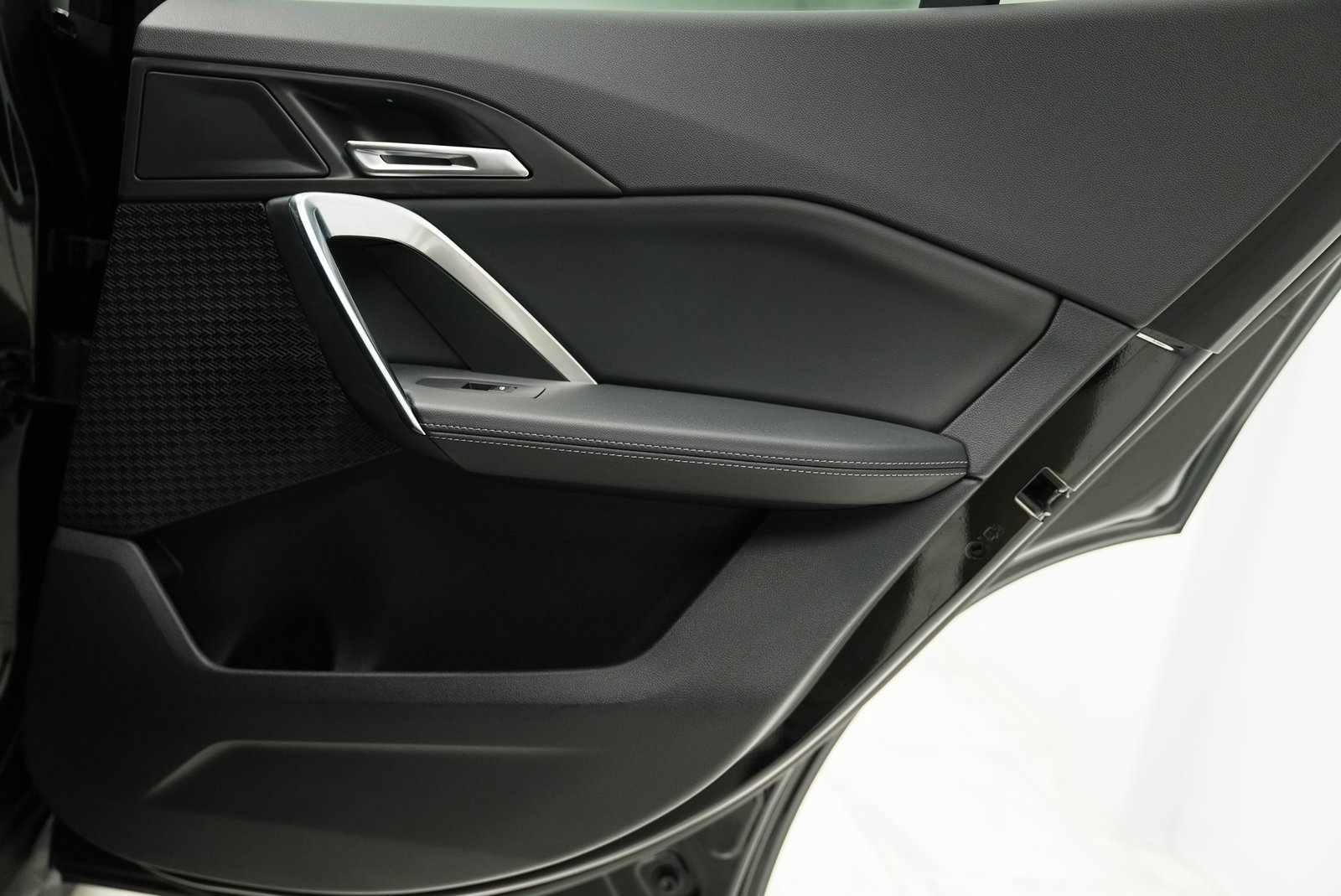 Used 2025 BMW X2 xDrive28i w/ Convenience Package image 42