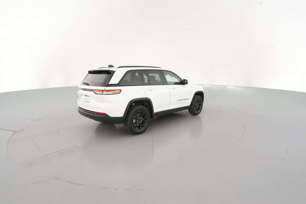 New 2025 Jeep Grand Cherokee Altitude image 12