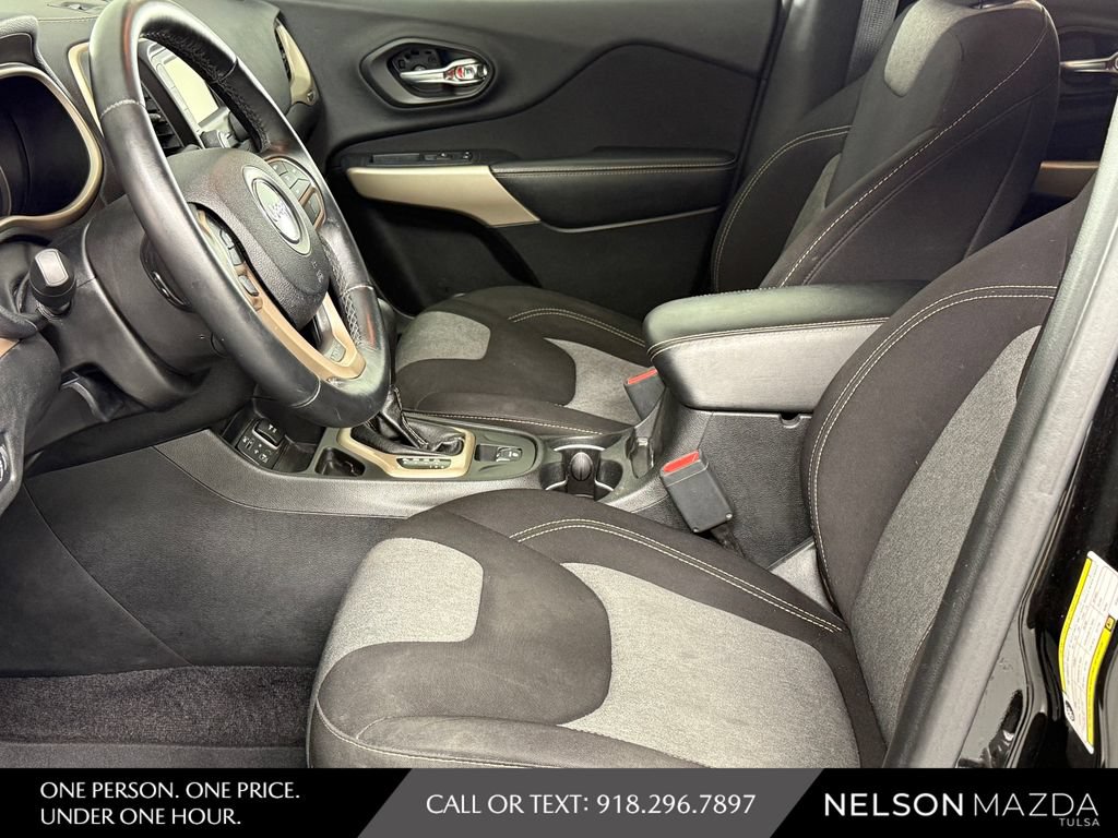 Used 2017 Jeep Cherokee Sport FWD image 14