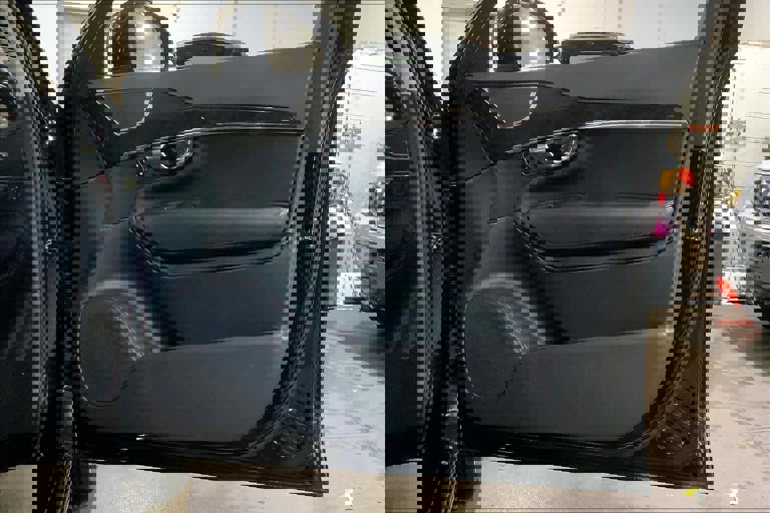 Used 2019 Volvo XC90 T5 Momentum w/ Protection Package Premier image 23