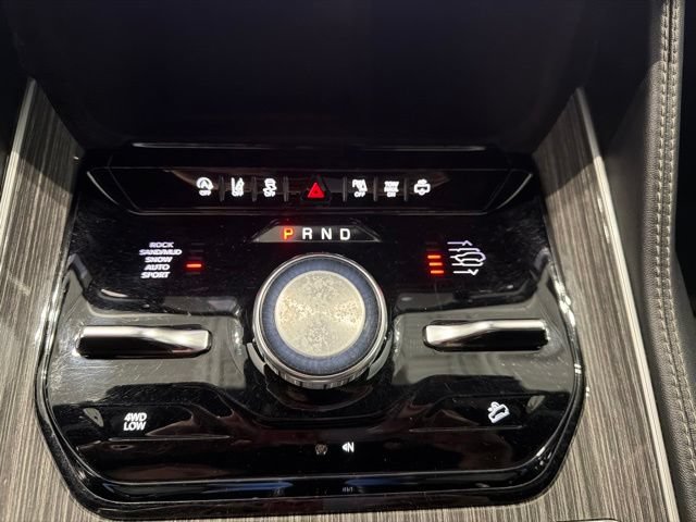 Used 2022 Jeep Wagoneer Series III AWD/4WD image 18