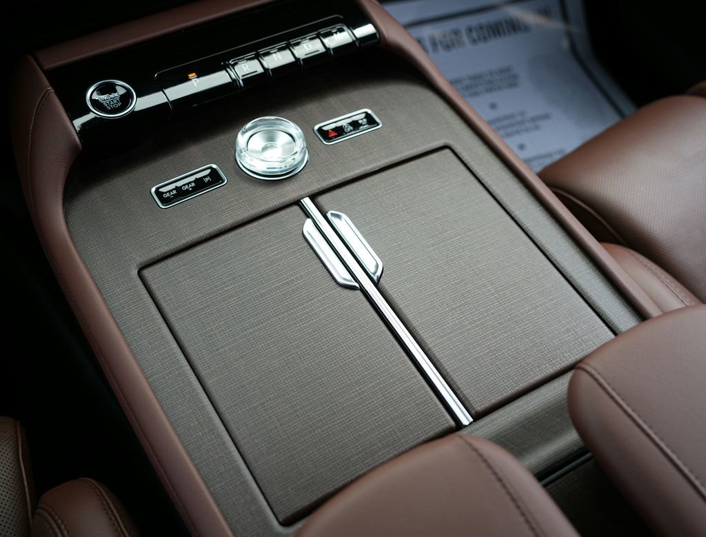 Used 2025 Lincoln Navigator Reserve AWD/4WD image 17