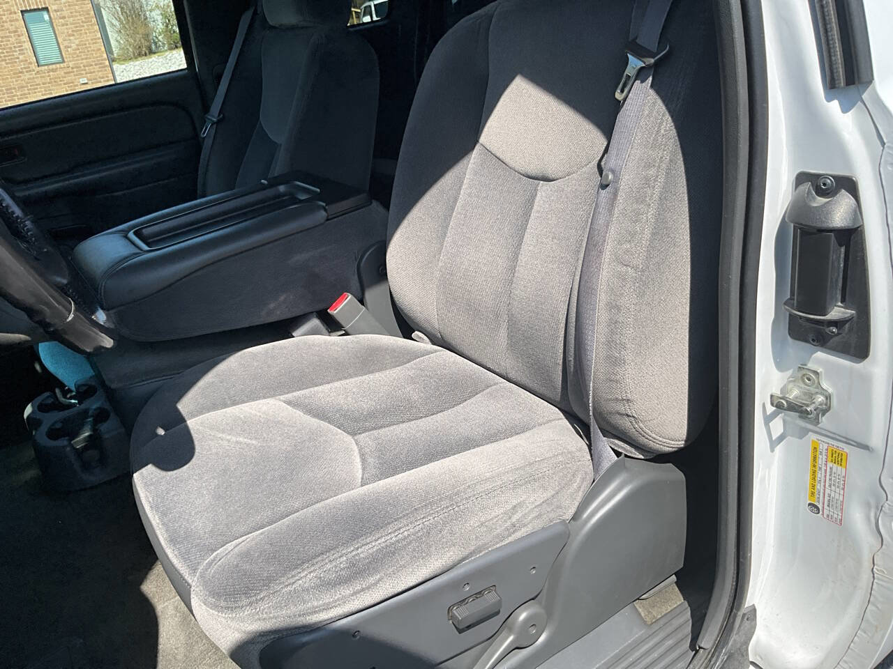 Used 2006 GMC Sierra 2500 SLE w/ Heavy-Duty Power Package image 9