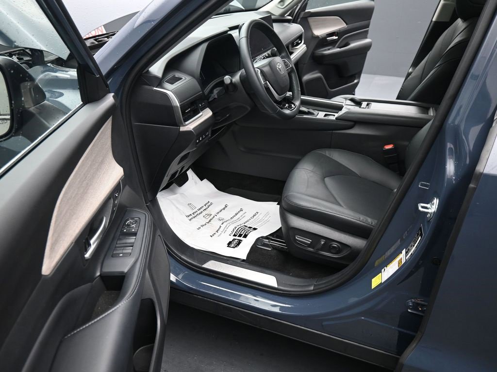 Used 2025 Toyota Grand Highlander AWD Hybrid image 15