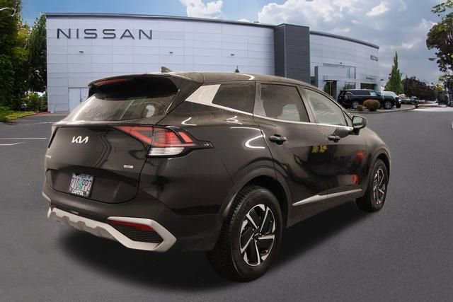 Used 2023 Kia Sportage LX image 3