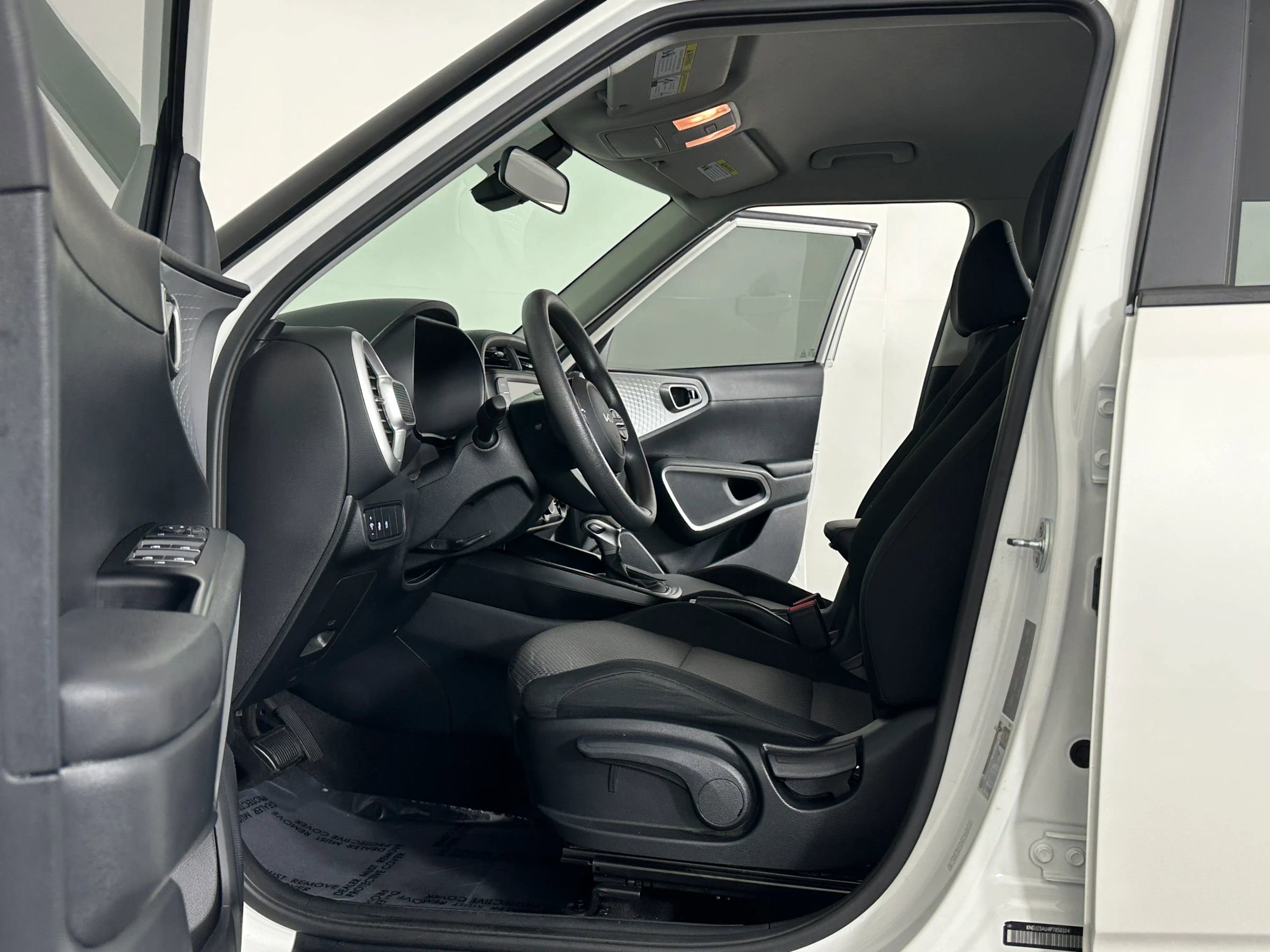 Used 2023 Kia Soul LX w/ LX Technology Package image 23