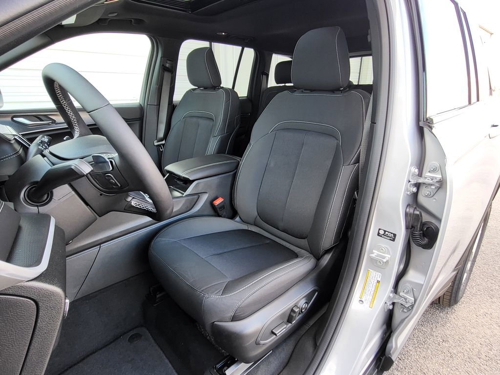New 2025 Jeep Grand Cherokee Laredo w/ Luxury Tech Group I AWD/4WD image 14