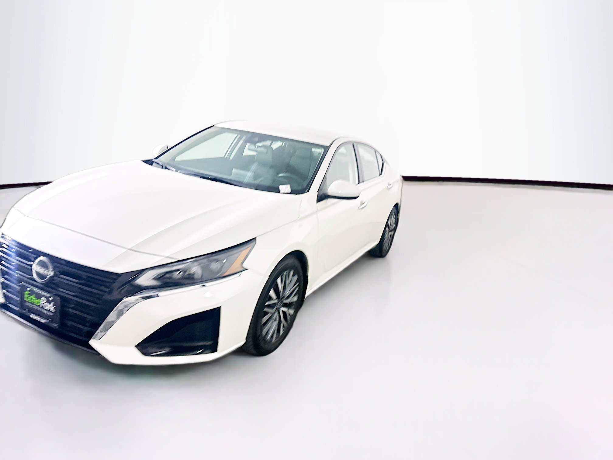 Used 2023 Nissan Altima 2.5 SV image 3