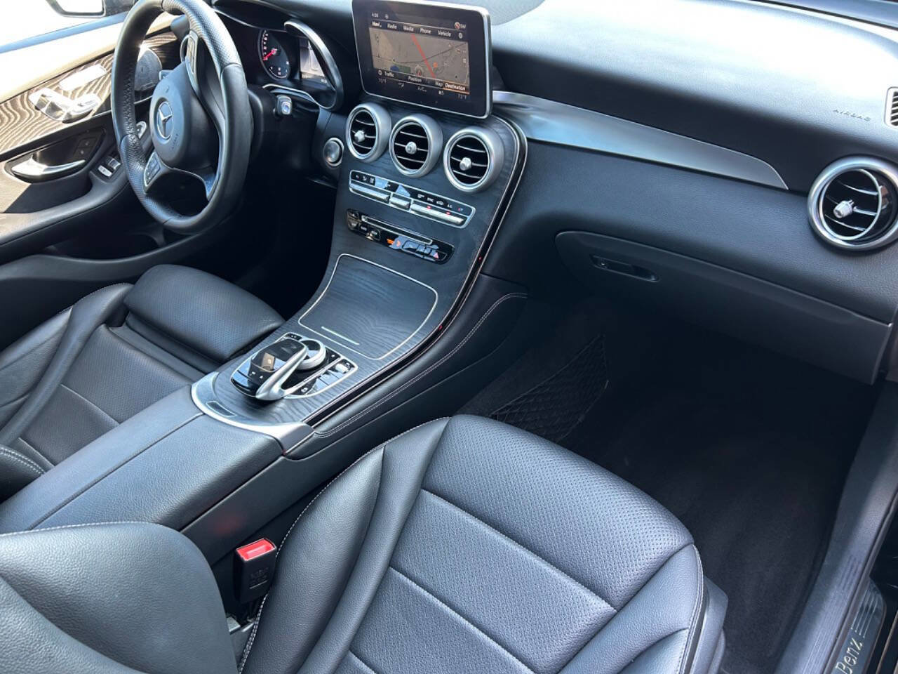 Used 2018 Mercedes-Benz GLC 300 4MATIC image 5