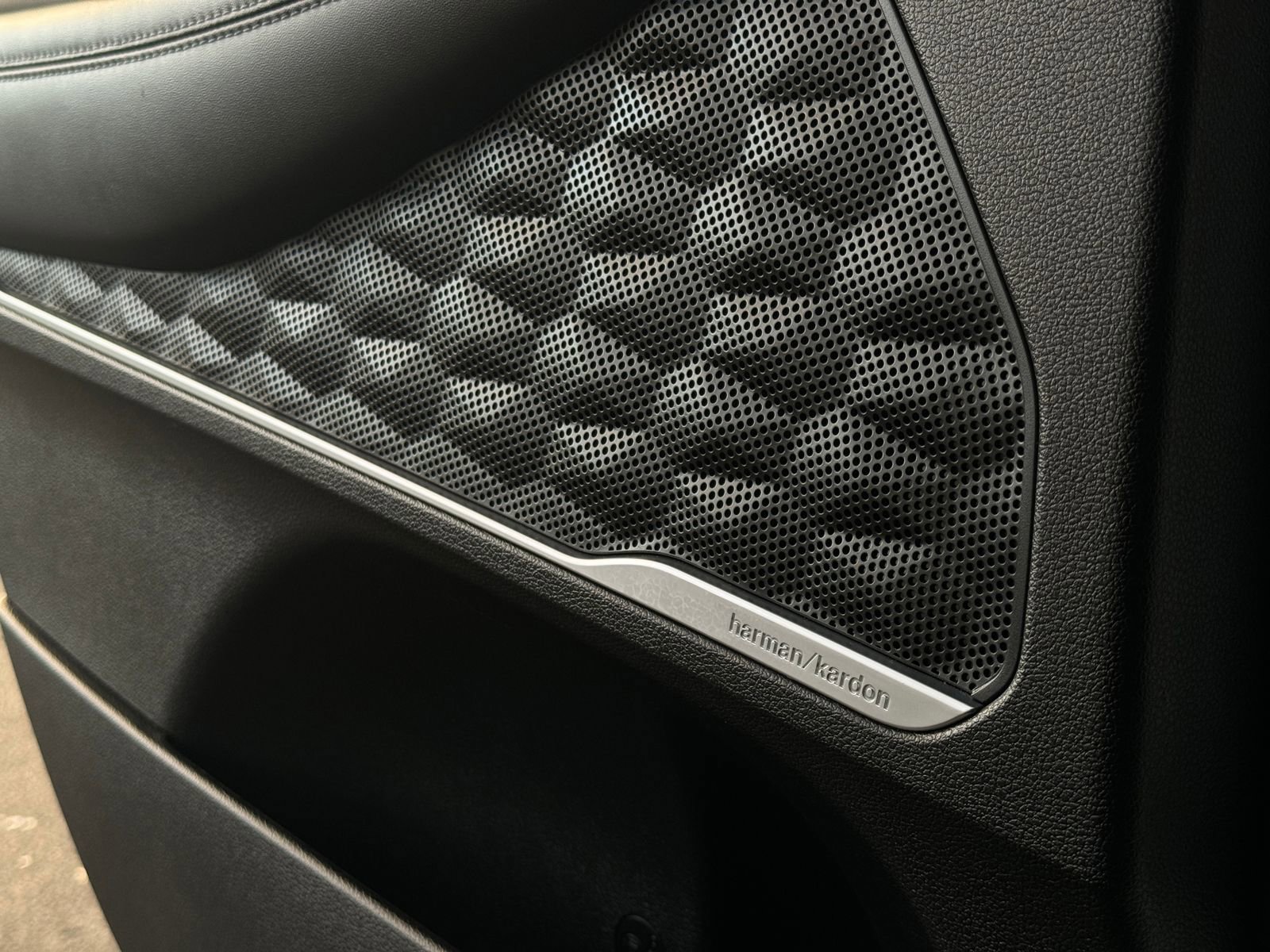 Used 2022 Hyundai Santa Fe Limited w/ Cargo Package image 35