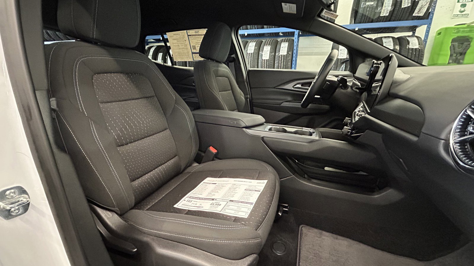 Used 2025 Chevrolet Equinox EV LT w/ Comfort Package image 17