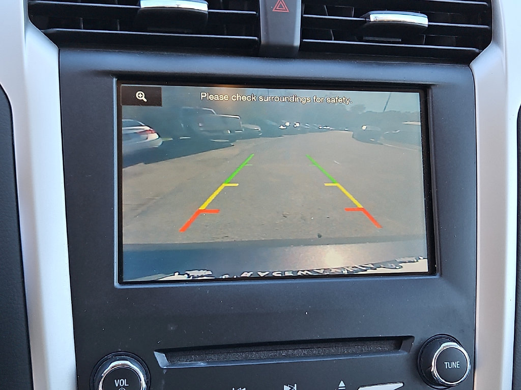Used 2015 Ford Fusion SE FWD image 19