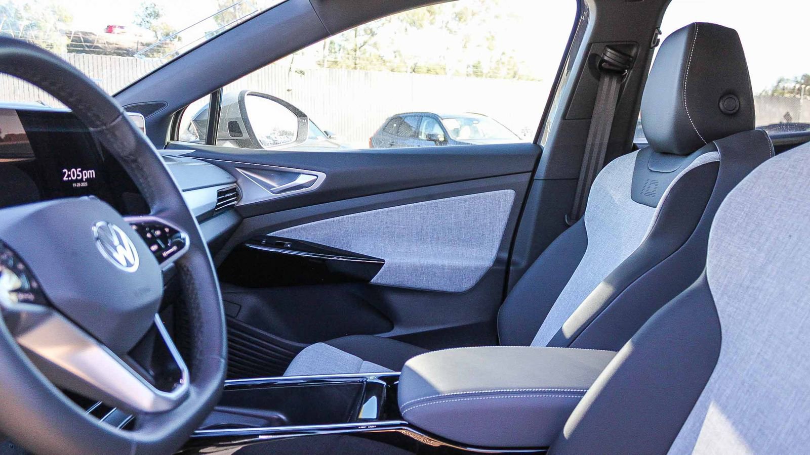 New 2025 Volkswagen ID.4 Pro AWD/4WD image 17