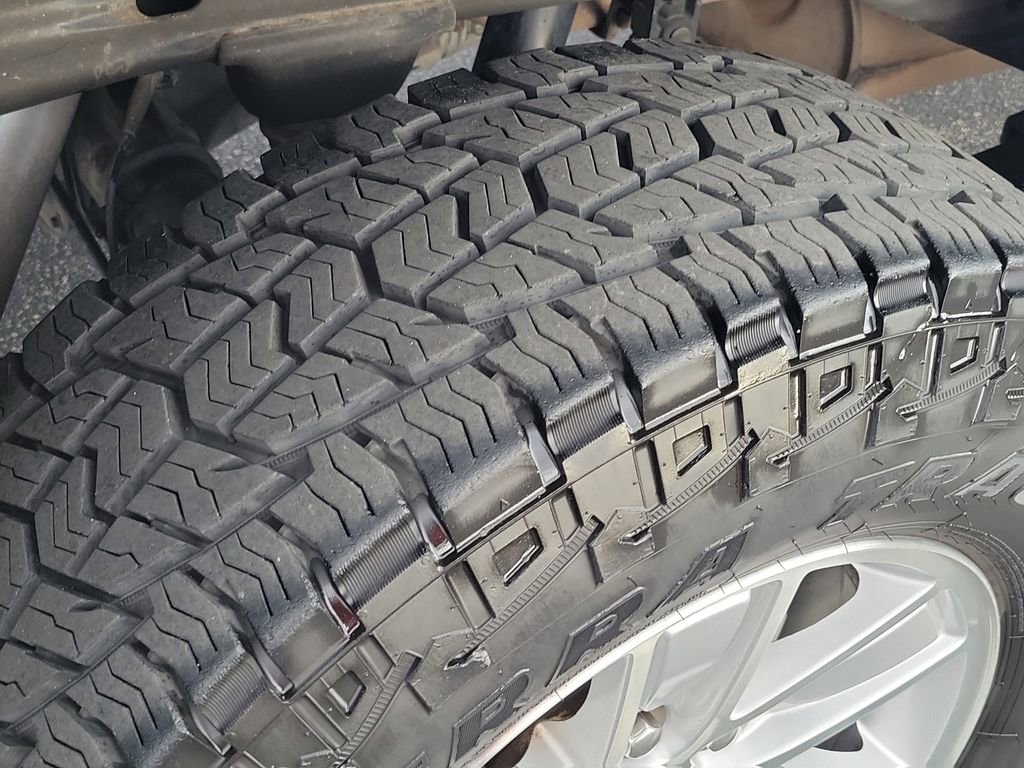 Used 2015 GMC Sierra 1500 SLE w/ SLE Value Package image 26