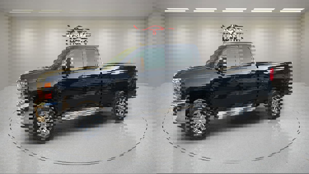 Used 2016 Chevrolet Silverado 2500 LT w/ LT Convenience Package image 2