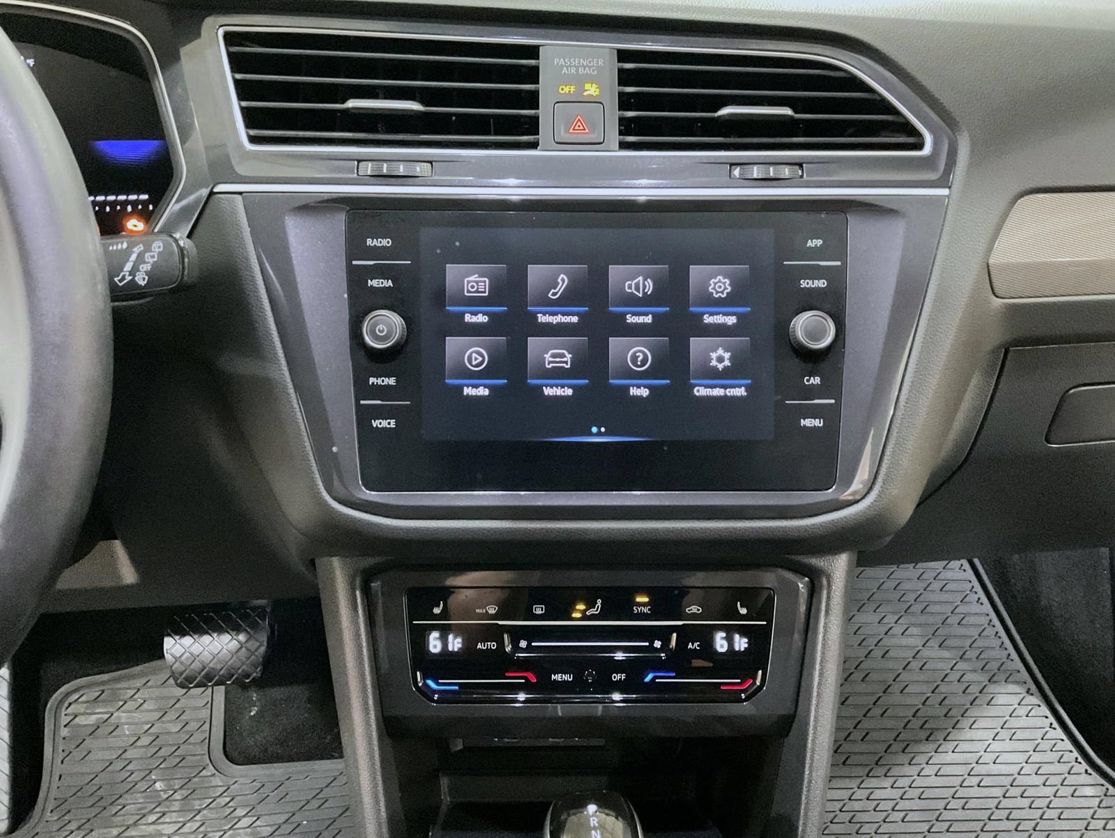 Used 2024 Volkswagen Tiguan SE AWD/4WD image 14