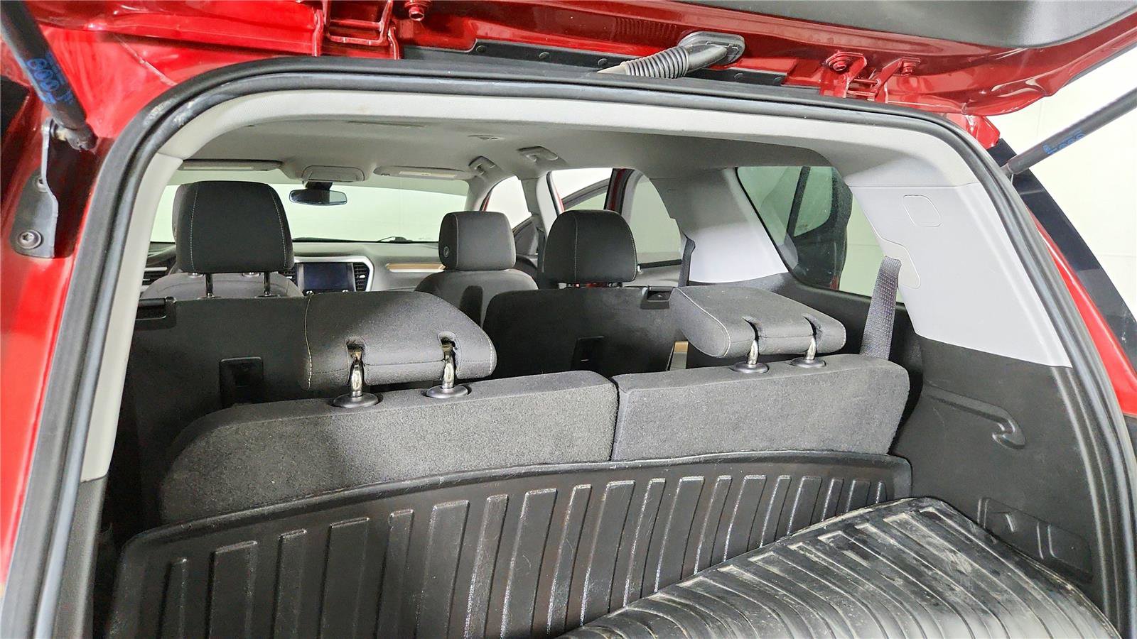 Used 2023 GMC Acadia SLE FWD image 18