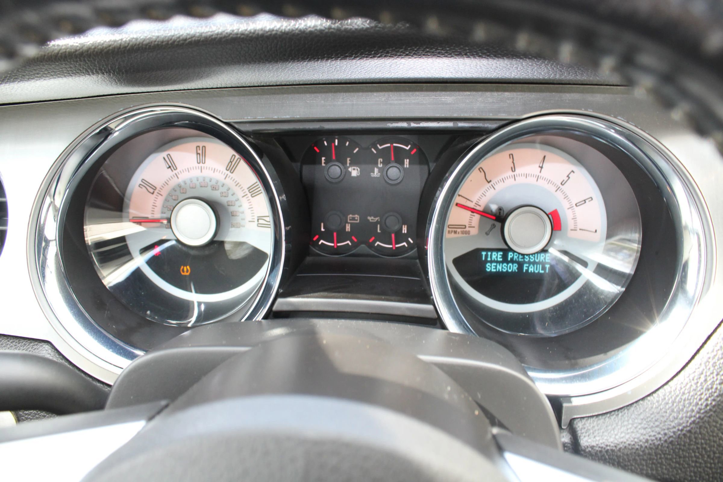 Used 2010 Ford Mustang Convertible image 12