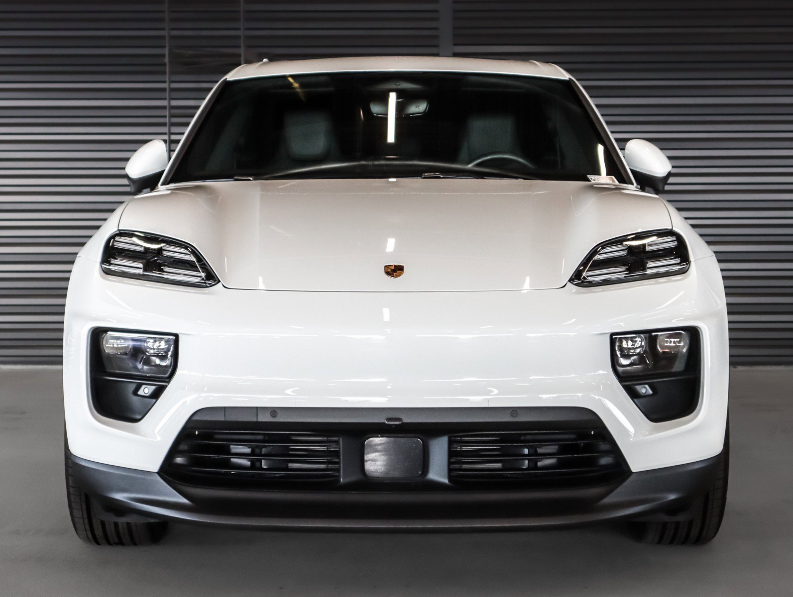 Certified 2025 Porsche Macan 4S Electric image 8
