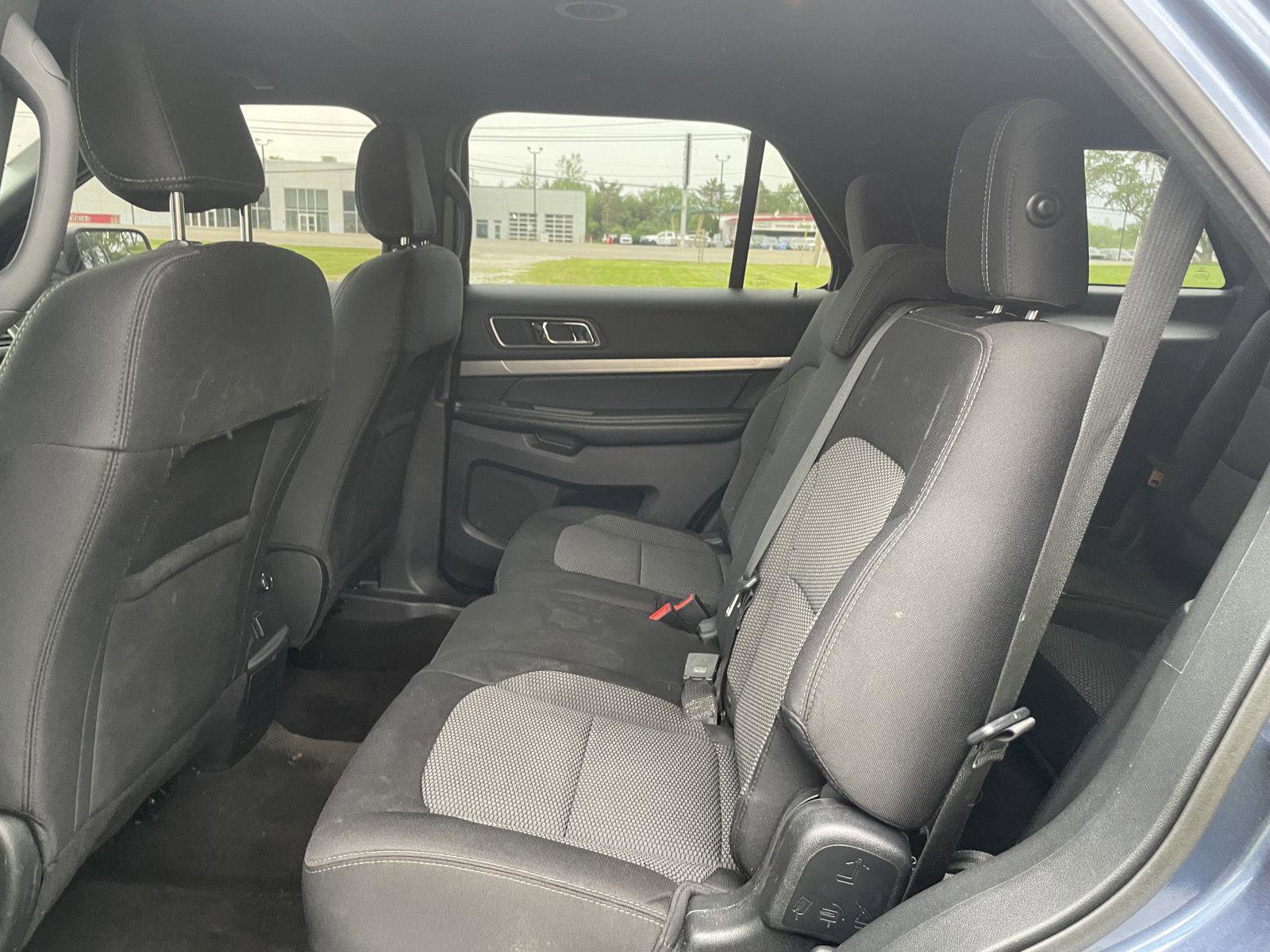 Used 2018 Ford Explorer XLT w/ Equipment Group 201A AWD/4WD image 18