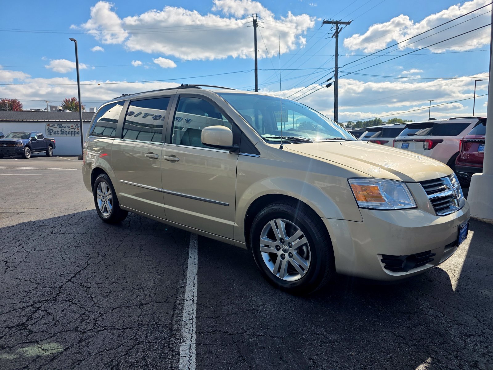 Used 2010 Dodge Grand Caravan SXT FWD image 3