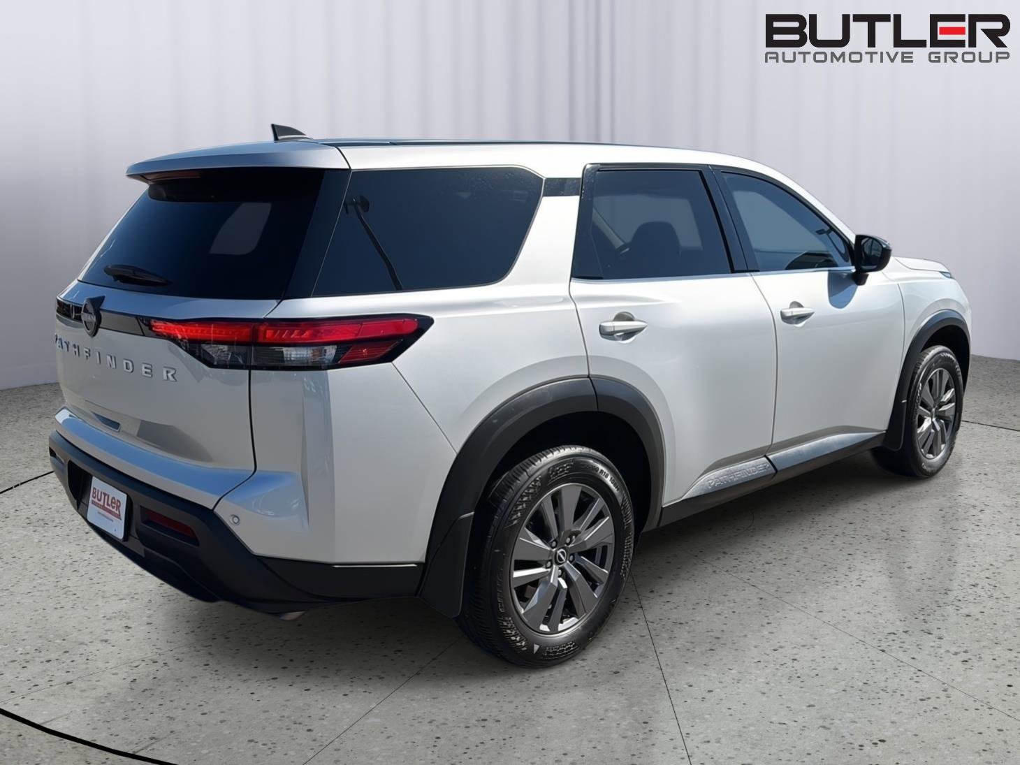 Used 2024 Nissan Pathfinder S FWD image 6