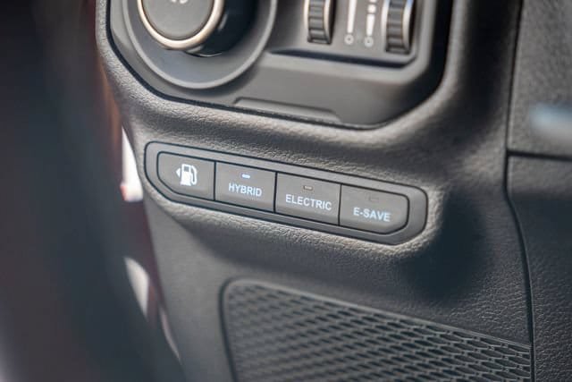 Used 2021 Jeep Wrangler Unlimited Sahara w/ Cold Weather Group AWD/4WD image 22