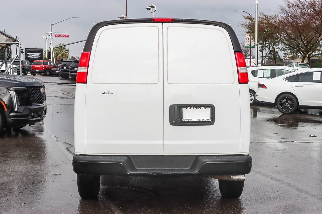 Used 2022 Chevrolet Express 3500 Work Van w/ Driver Convenience Package image 3