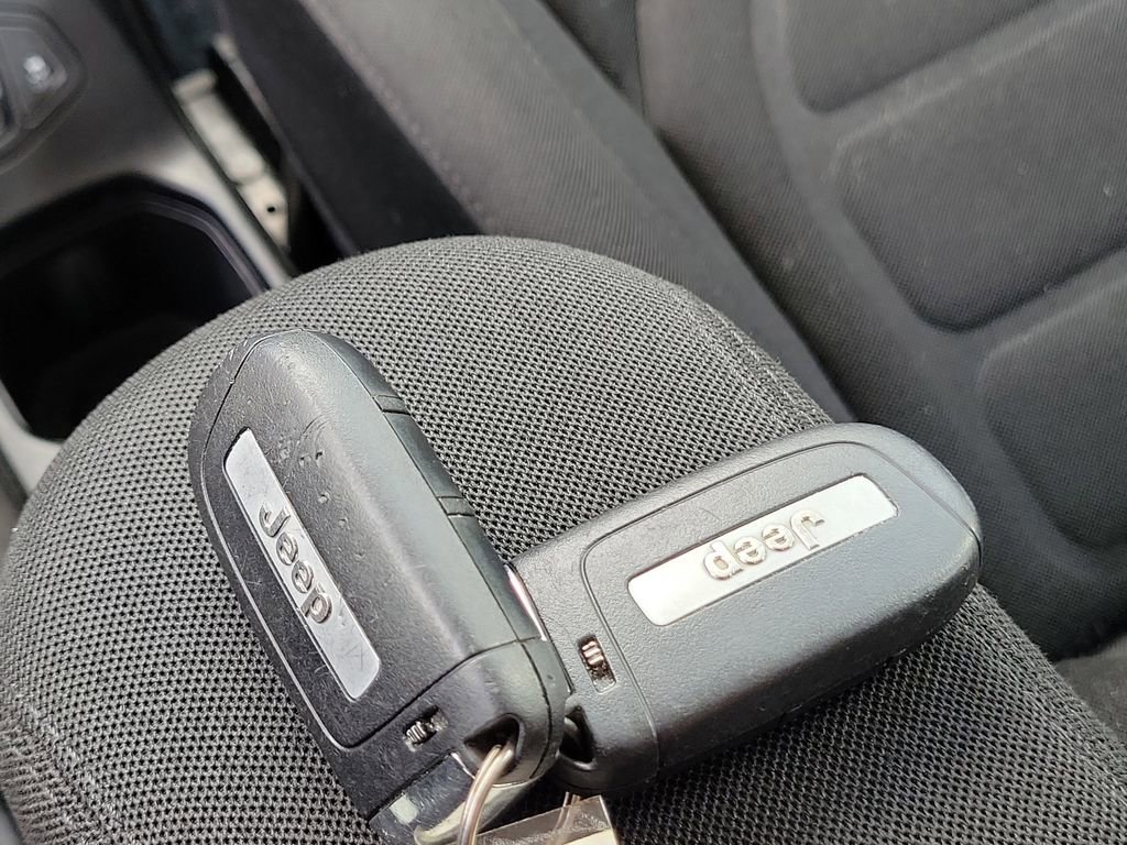 Used 2019 Jeep Renegade Latitude w/ Popular Equipment Group FWD image 31
