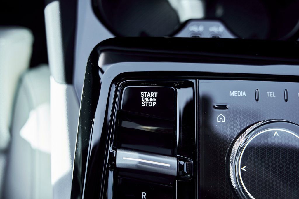 Used 2026 BMW 550e xDrive image 64